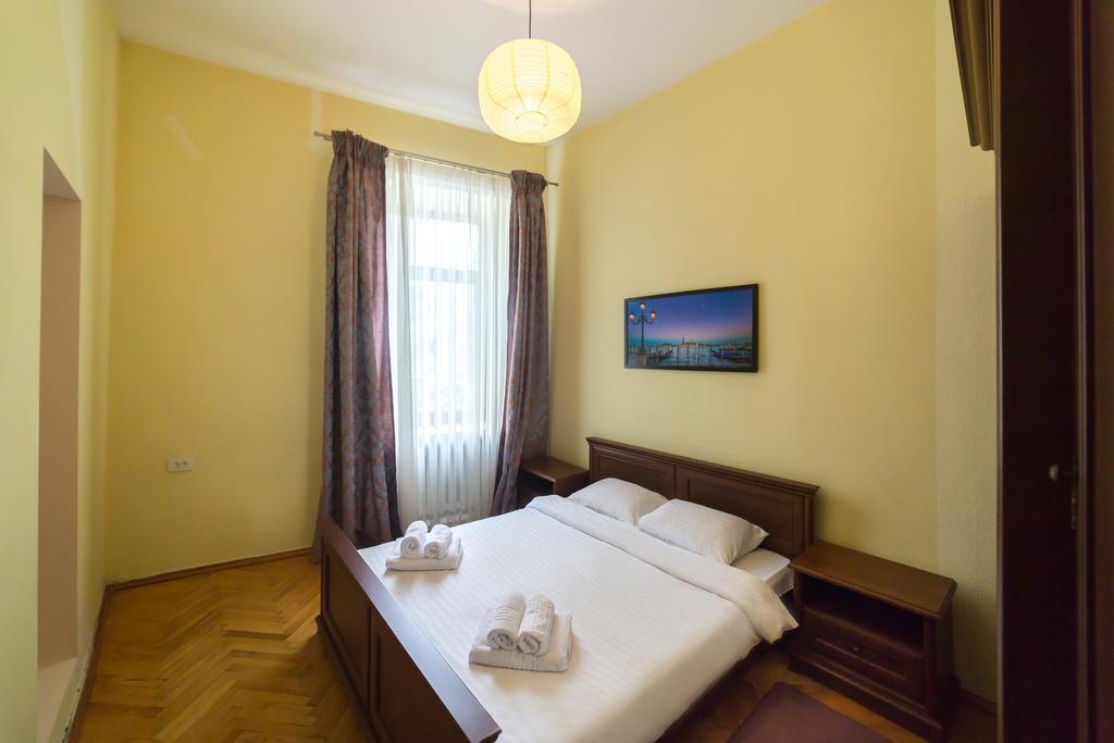 Cozy Apartment In Centre Of Kiev ภายนอก รูปภาพ