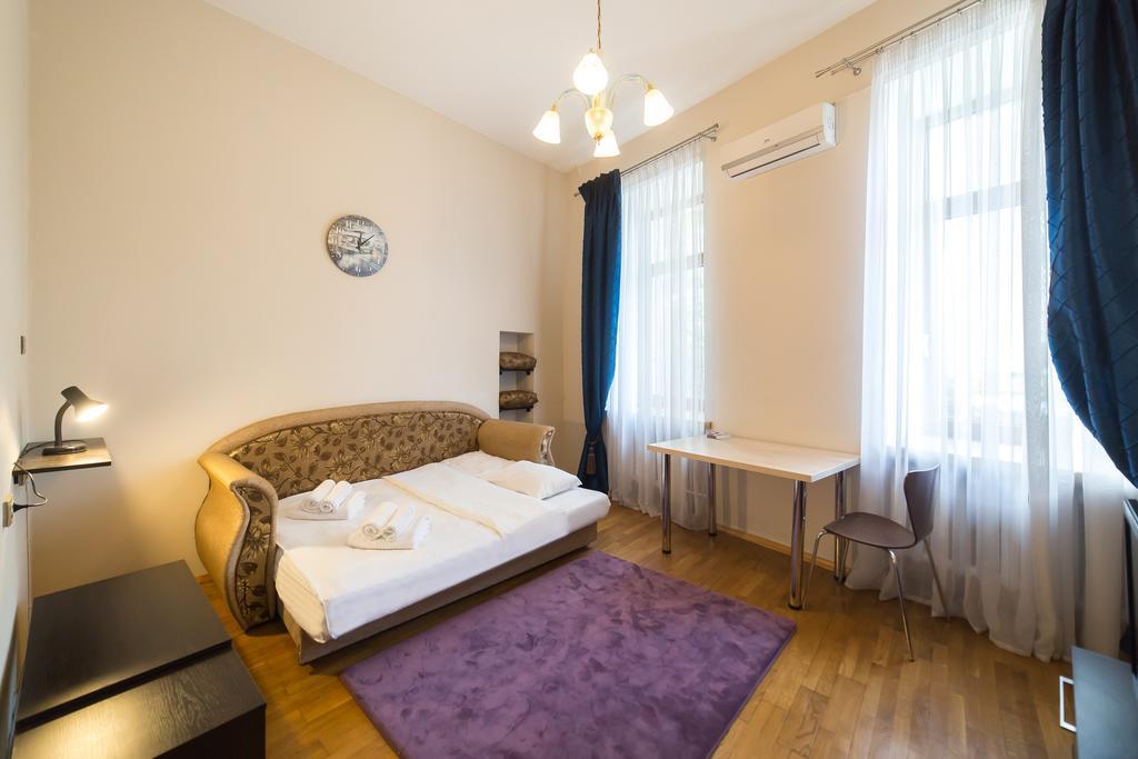 Cozy Apartment In Centre Of Kiev ภายนอก รูปภาพ
